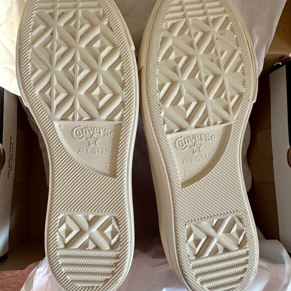 NIB Chuck Taylor All Star Hi Lift Cherries Sneakers Size 7.5 (38) - Picture 5 of 6